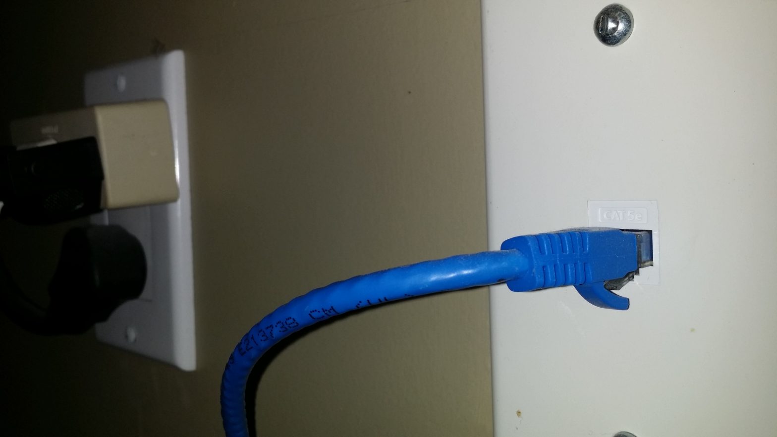 picture of wires to help with biological communication analogy