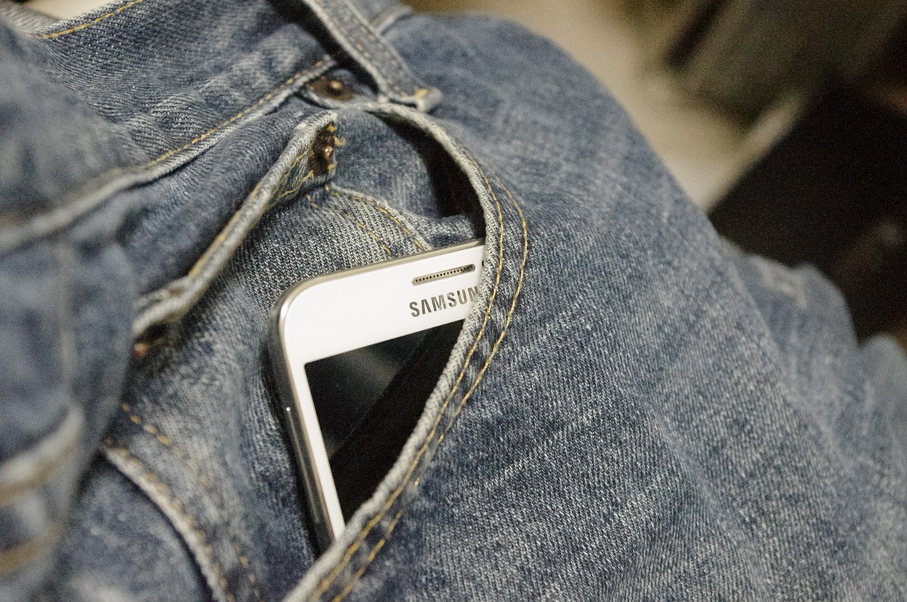 Cell phone in your pocket? Study says no for dad’s-to-be